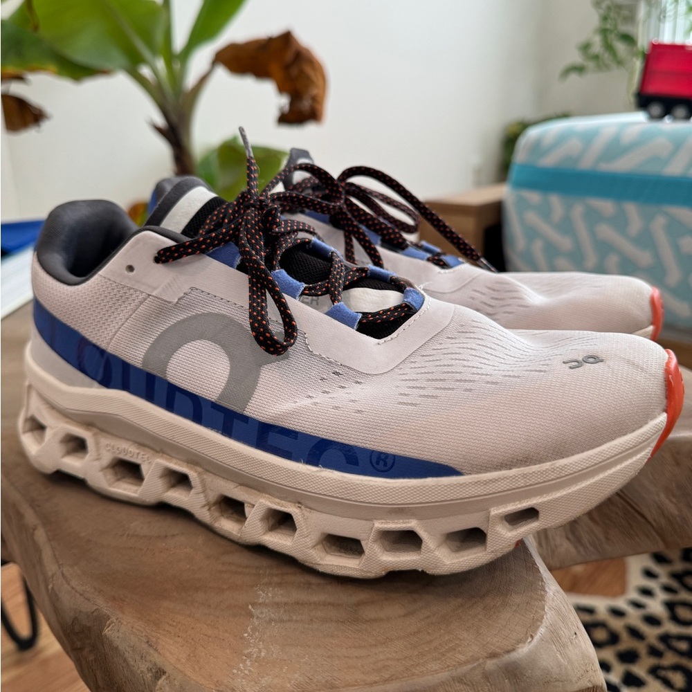 On running cloud monster running shoes